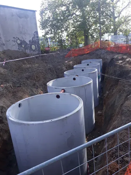 Budowa sieci wodno-kanalizacyjnej: montaż rurociągu